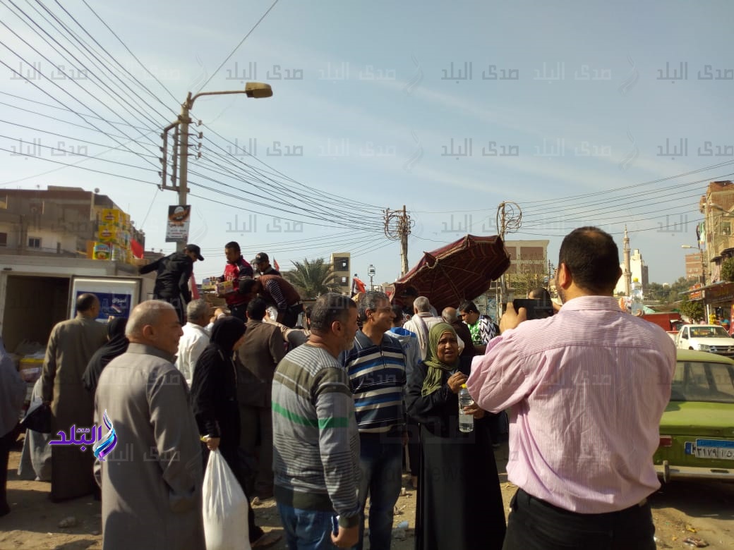 قافلة للسلع الغذائية بمدينة كفر الشيخ قافلة للسلع الغذائية بمدينة كفر الشيخ