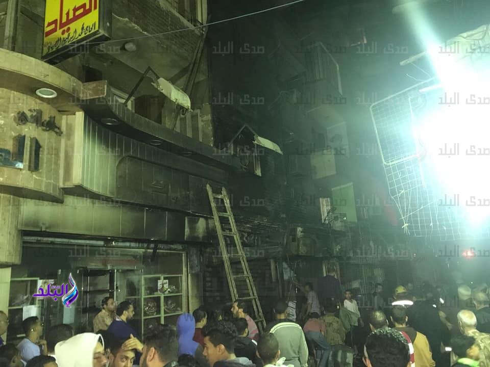 قطع الكهرباء عن موقع حريق محل شارع الجامع بإمبابة
