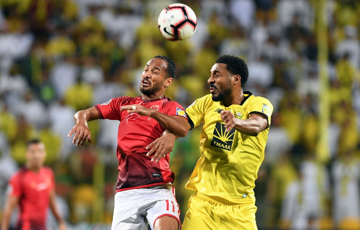 وليد سليمان ولاعب الوصل الإماراتي 