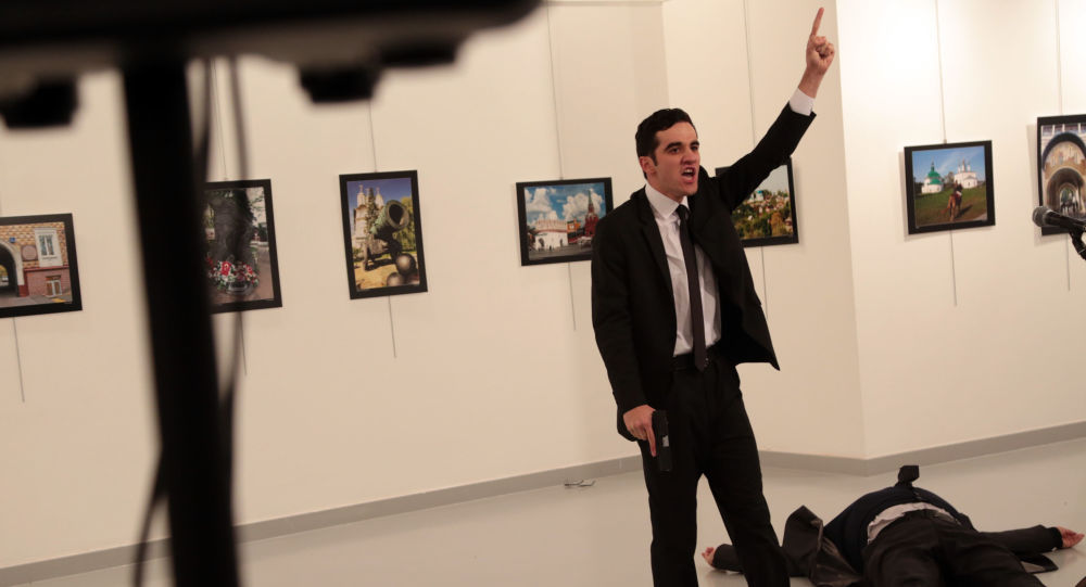 صورة من الهجوم على السفير الروسي في أنقرة صورة من الهجوم على السفير الروسي في أنقرة