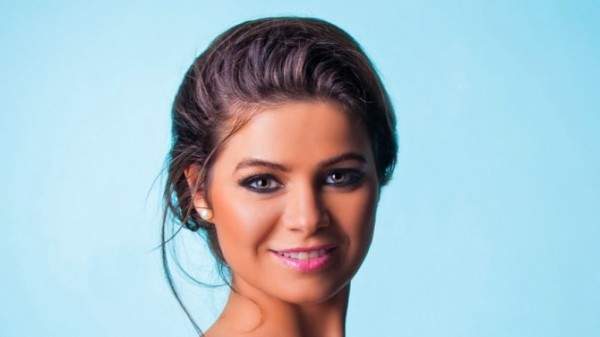 الفنانة يسرااللوزى 