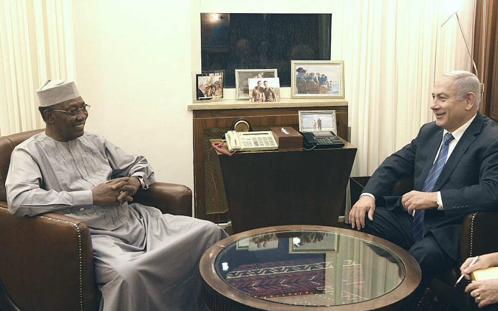 ديبي خلال اجتماعه مع ديبي