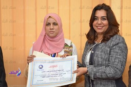 محافظ دمياط تكرم بطلتى العالم في رفع الأثقال للمكفوفين محافظ دمياط تكرم بطلتى العالم في رفع الأثقال للمكفوفين