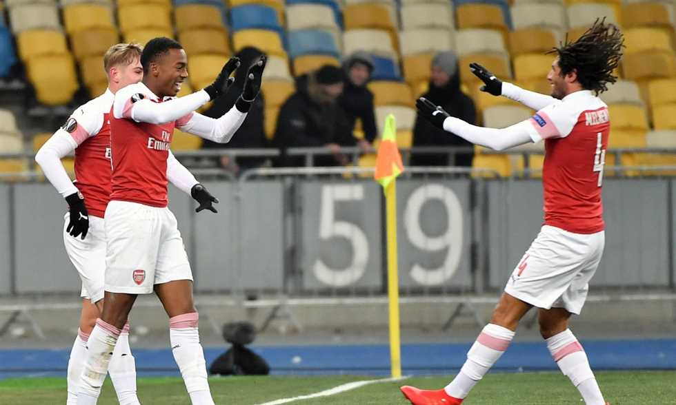 محمد النني مع لاعبي ليفربول 