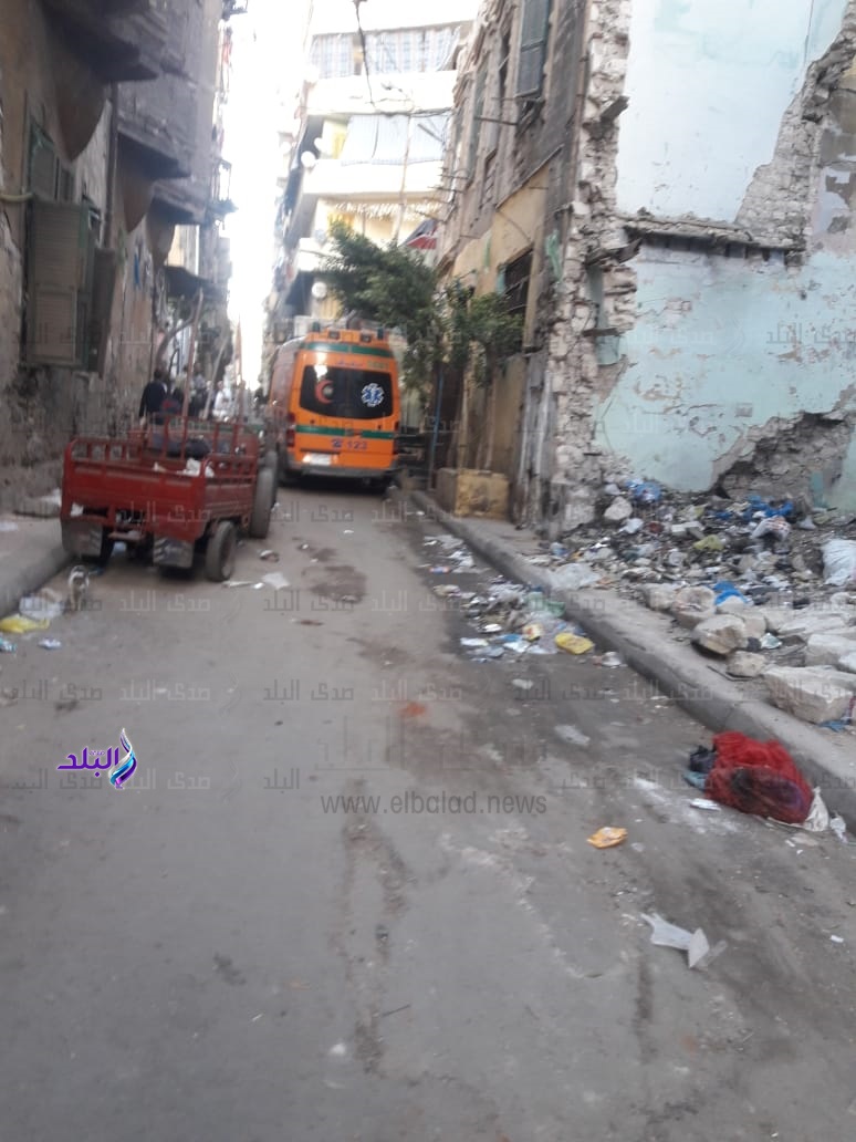 انهيار اجزاء من عقار بحي الجمرك بالإسكندرية ..صور