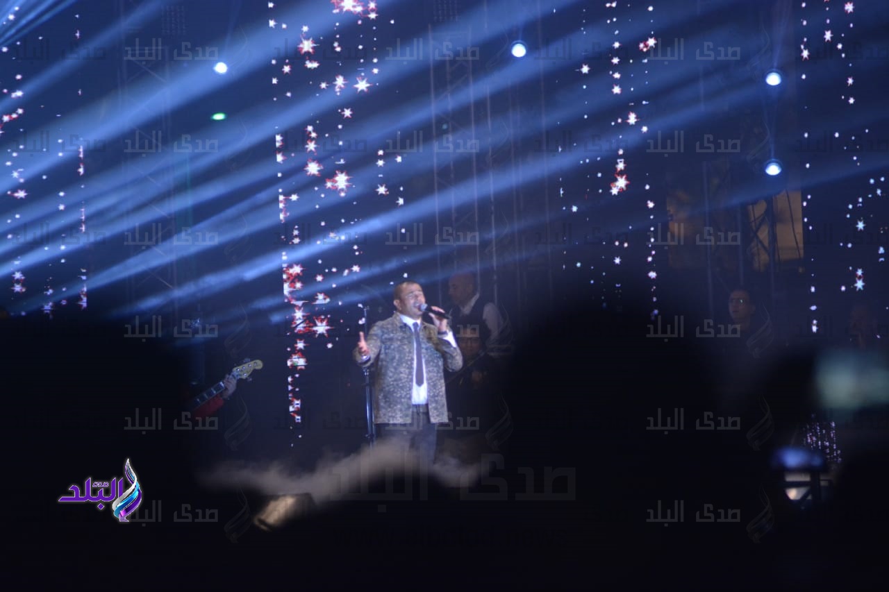 إغماءات وتزاحم شديد بحفل الهضبة في التجمع الخامس إغماءات وتزاحم شديد بحفل الهضبة في التجمع الخامس