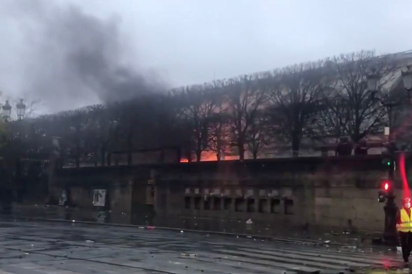 إحراق متحف "جو دو بوم" للفن في باريس