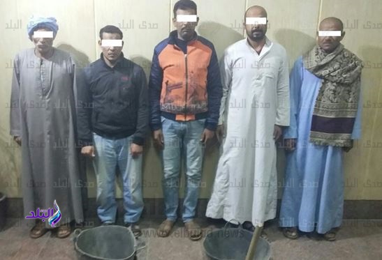 المتهمين بالتنقيب عن الاثار بسقارة