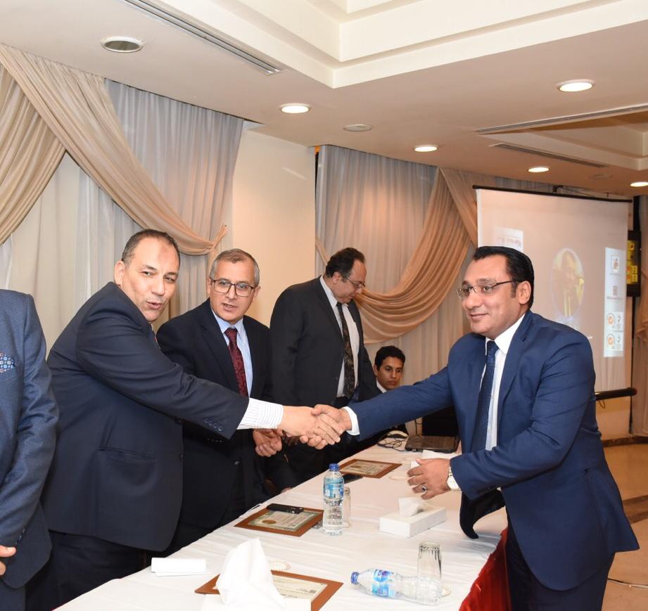 تكريم وليد خليل مدير مركز تنمية قدرات أعضاء هيئة التدريس