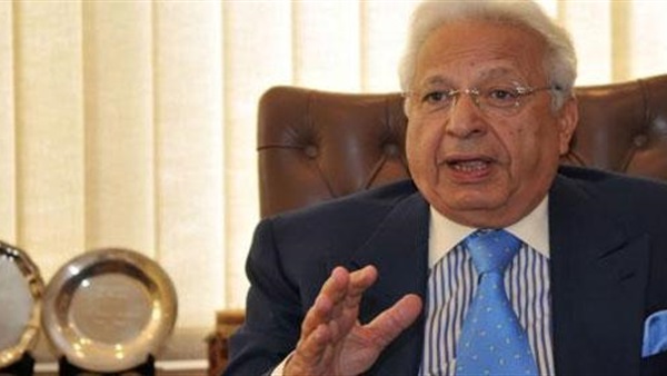 الدكتور احمد عكاشة استاذ الطب النفسى 