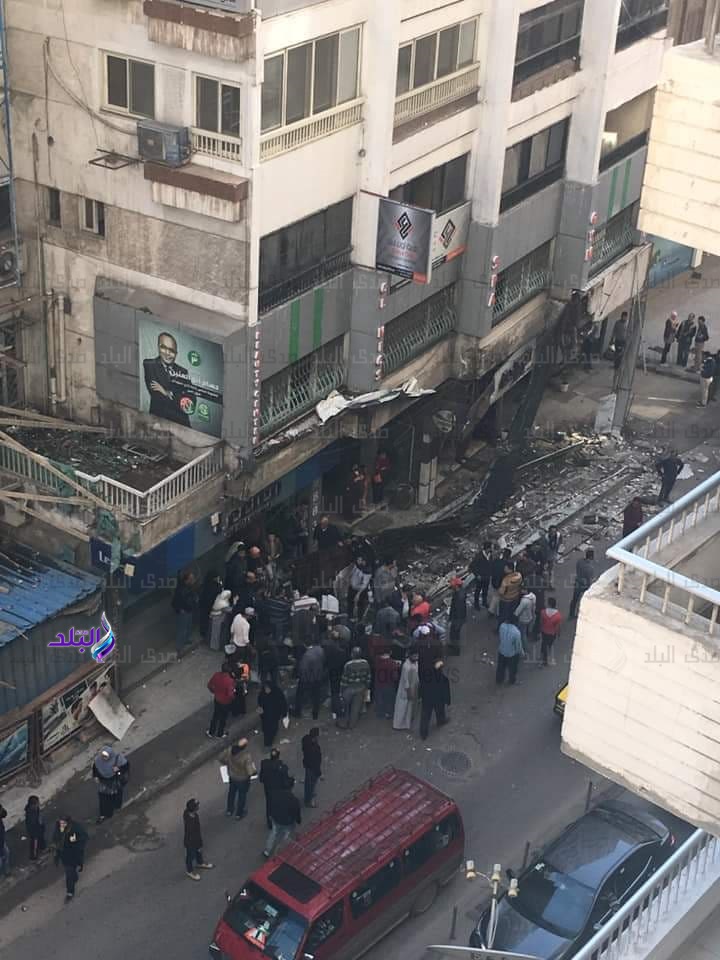 سقوط لوحة اعلانات سقوط لوحة اعلانات