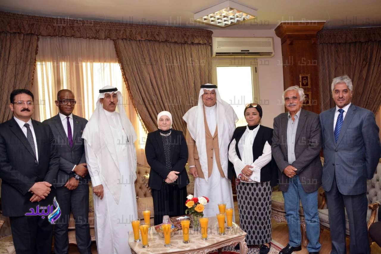 تكريم السفير السعودي خلال زيارته لذوي الاحتياجات الخاصة