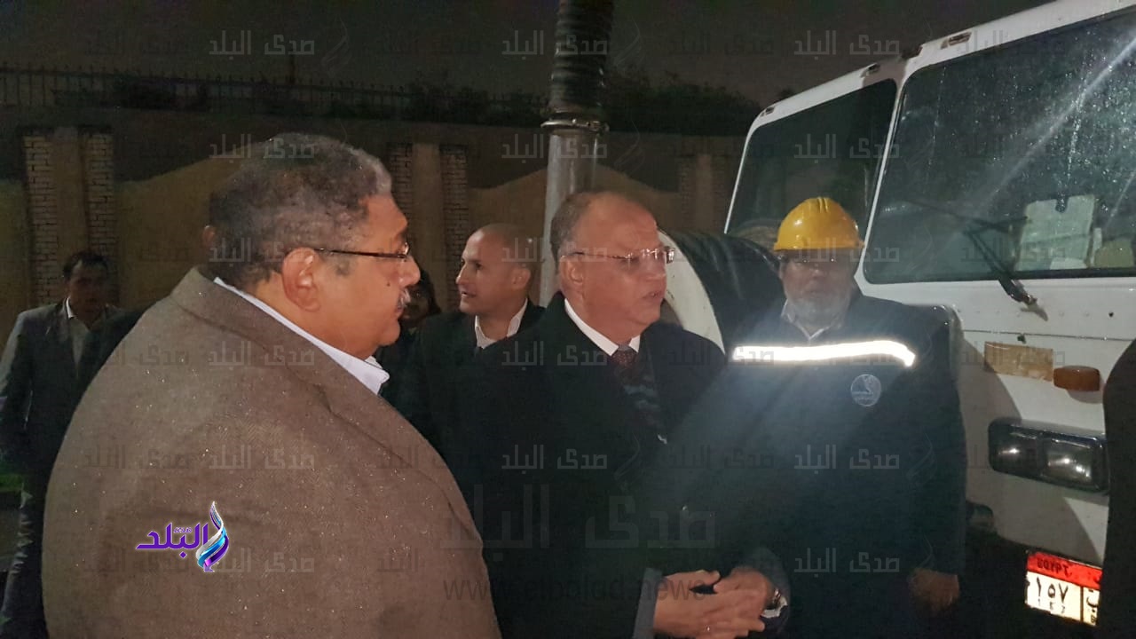 محافظ القاهرة يتابع عمليات شفط مياه الأمطار بالشوارع محافظ القاهرة يتابع عمليات شفط مياه الأمطار بالشوارع