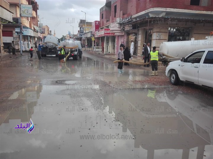 جهود مكثفة لمحافظة اﻹسكندرية لكسح وتصريف مياه اﻷمطار غربي ال