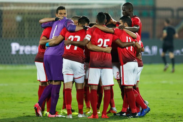 لاعبي الفريق الأول لكرة القدم بالنادي الاهلي 