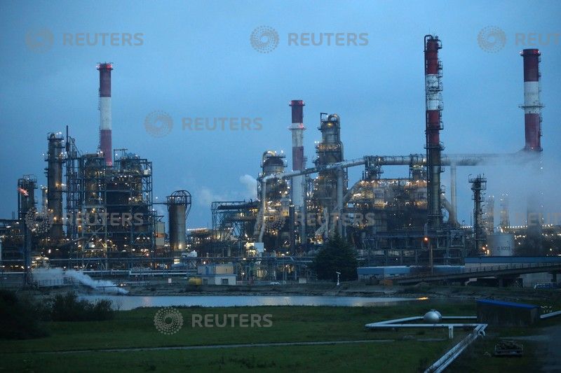 مصفاة للنفط تابعة لشركة توتال في فرنسا 