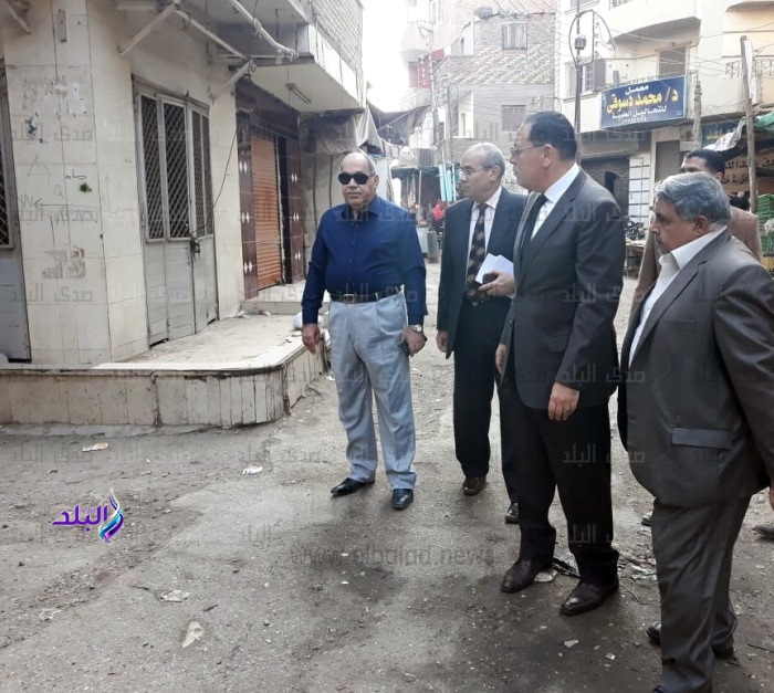 محافظ الشرقية يتابع أعمال النظافة بشوارع مدينة الزقازيق..صور