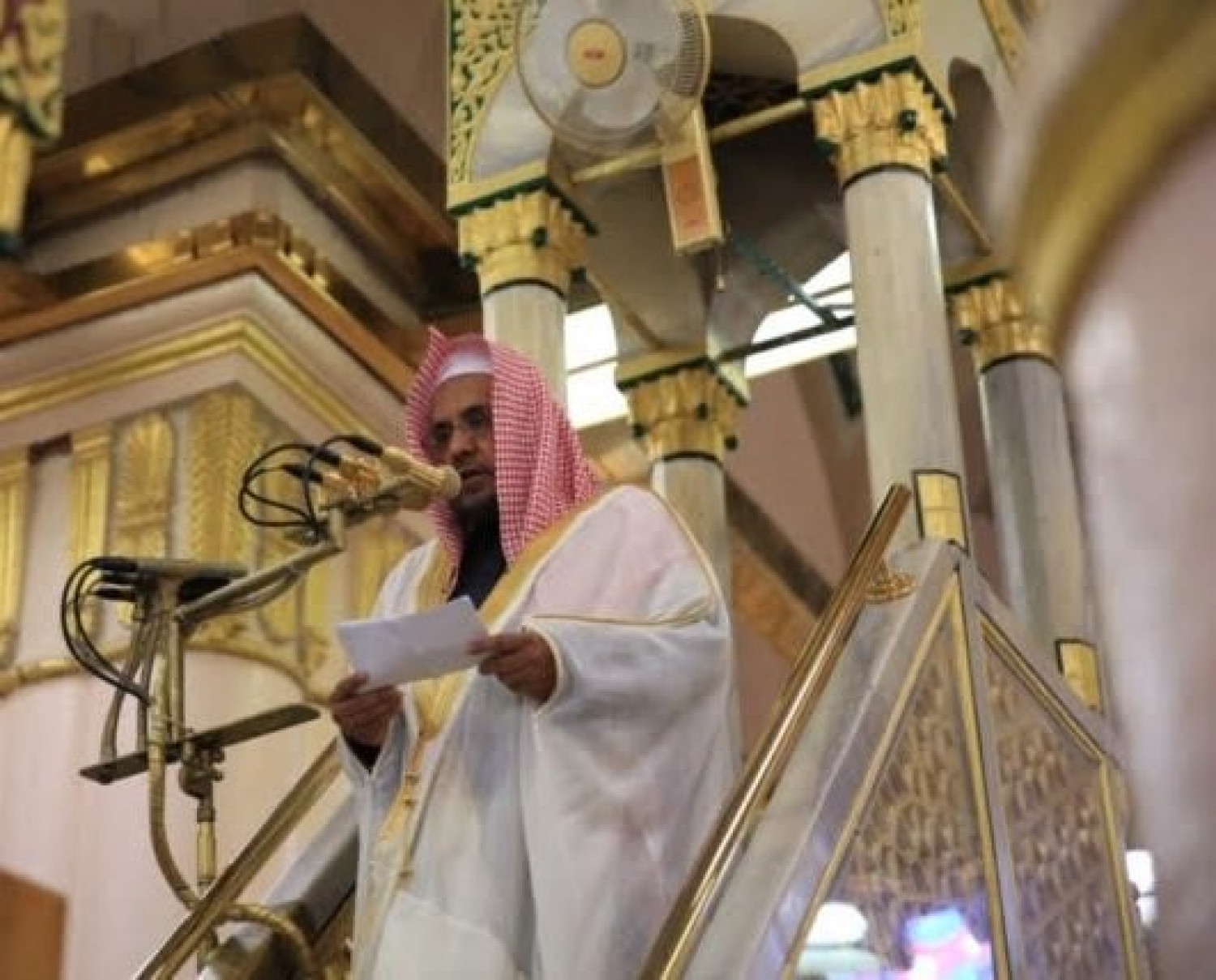 الشيخ حسين آل الشيخ إمام وخطيب المسجد النبوي