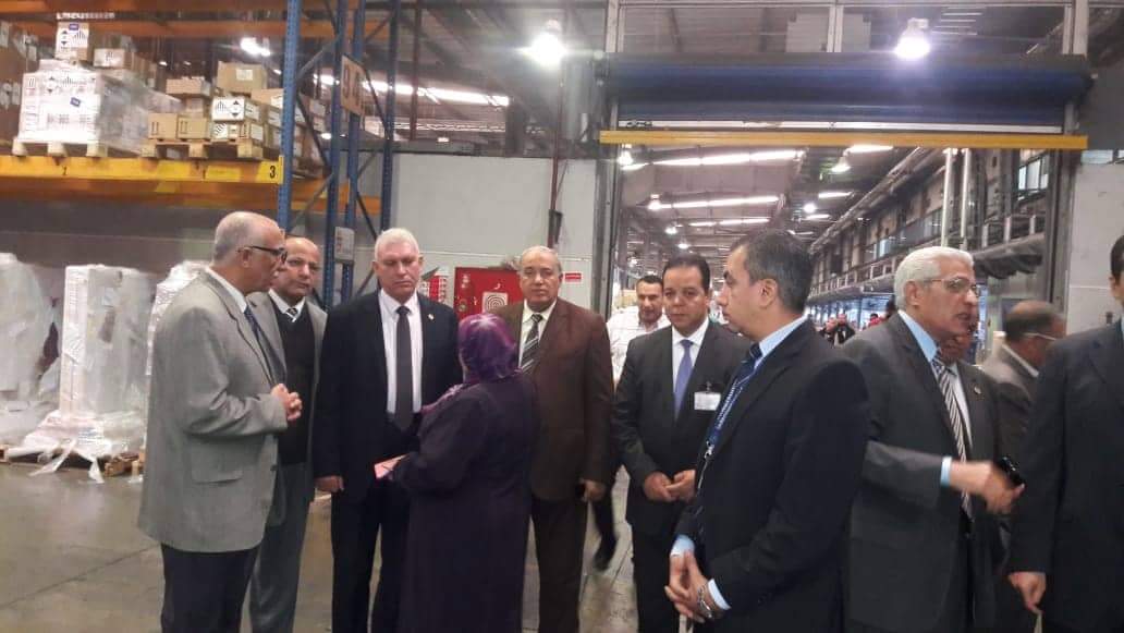 رئيس مصلحة الجمارك يتفقد سير العمل بقرية البضائع 