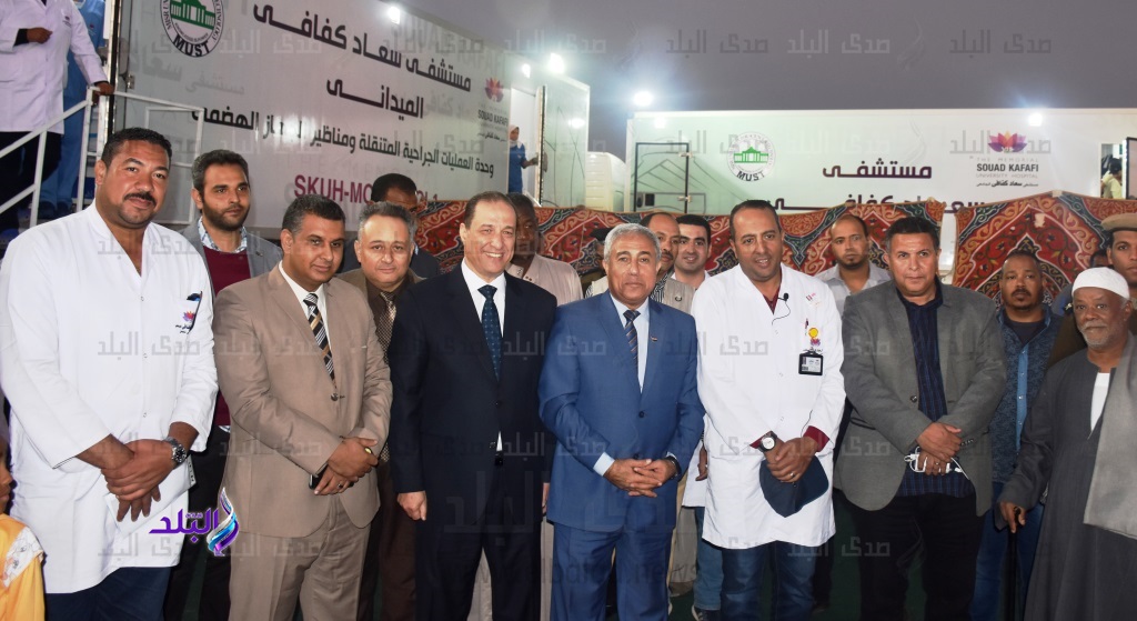 محافظ أسوان يتفقد أعمال المستشفى الميدانى المجانى 