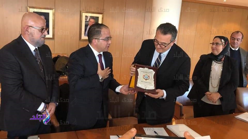 جلسة مفاوضات جمعته بنظيرة جورج باتيراس رئيس ملاحة هيلينك
