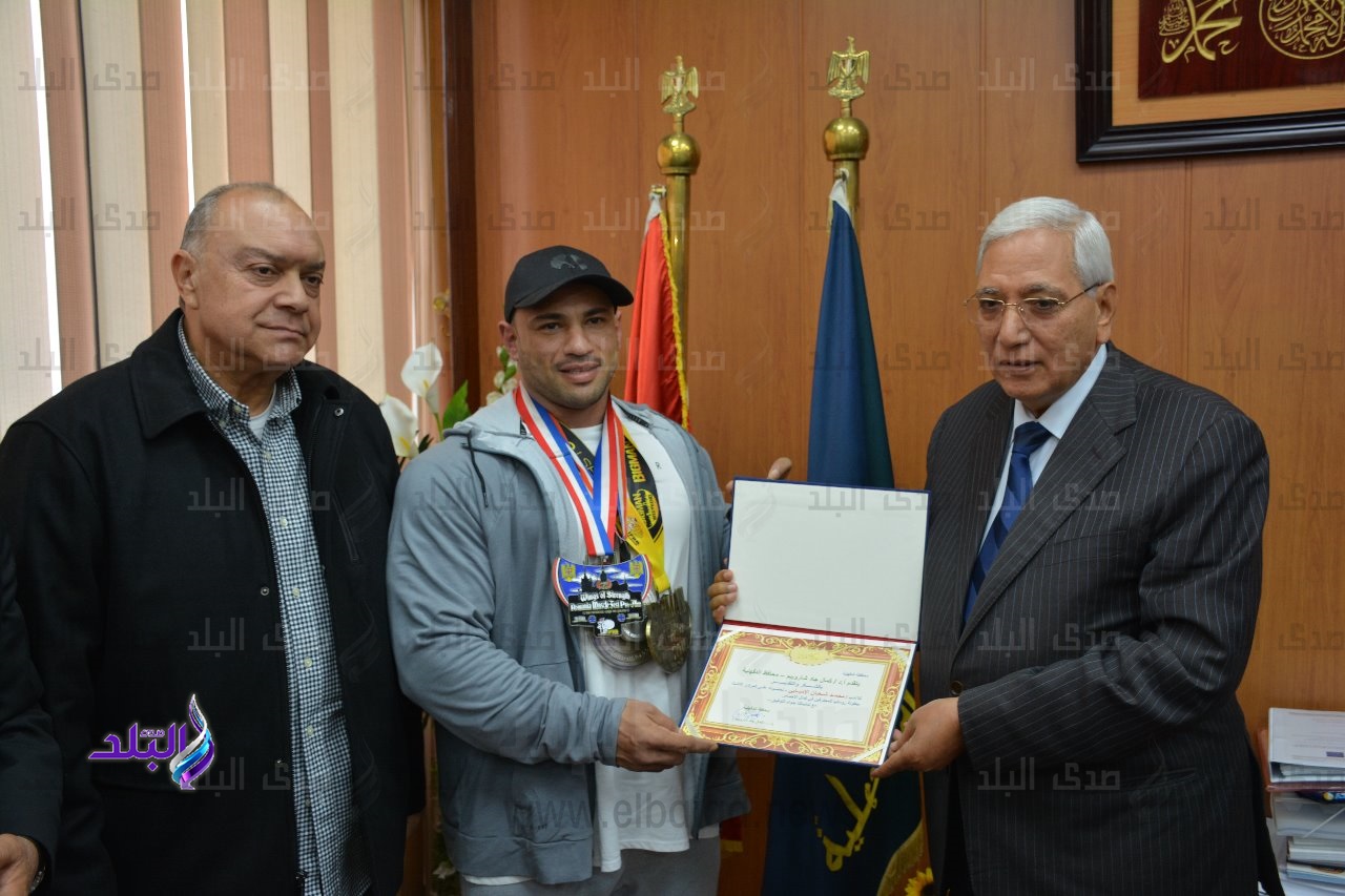 شاروبيم يكرم محمد شعبان الحاصل على ثالث العالم لكمال الأجسام