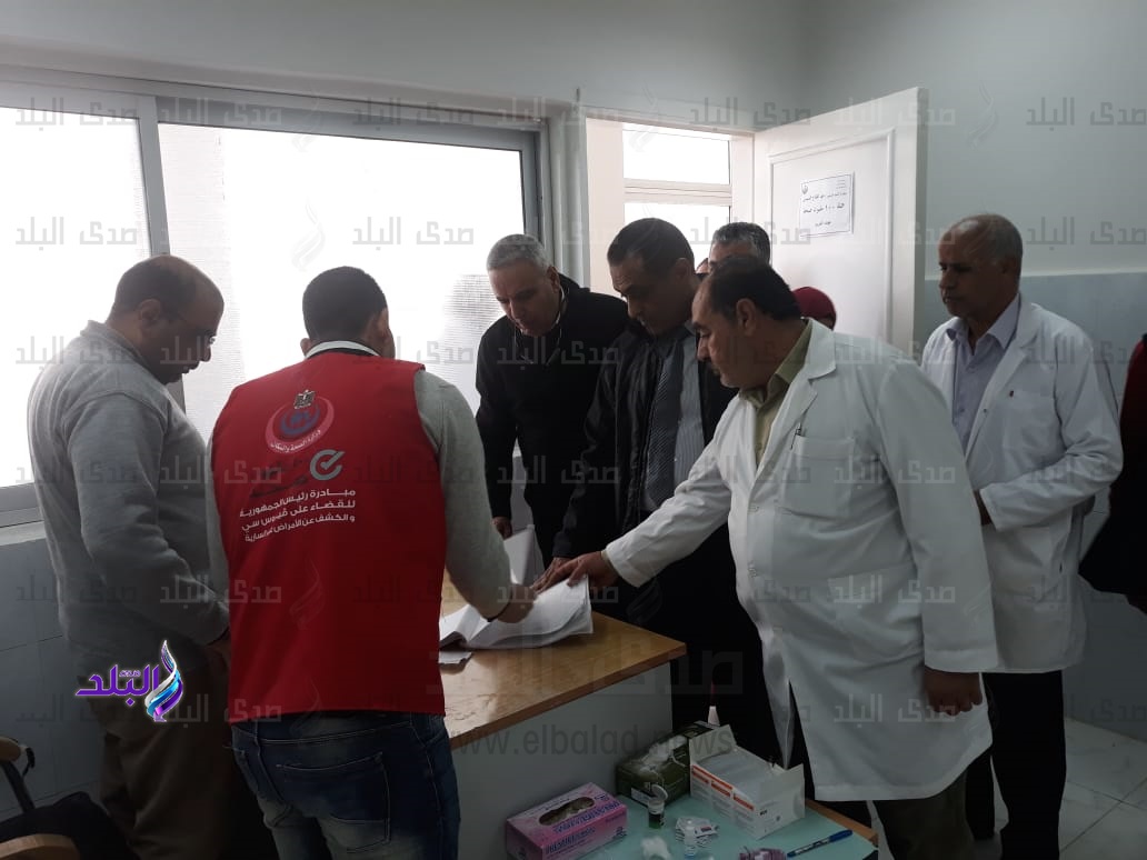 فريق طبي لفحص المواطنين فريق طبي لفحص المواطنين