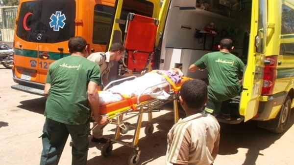 صورة أرشيفية - نقل مصاب صورة أرشيفية - نقل مصاب