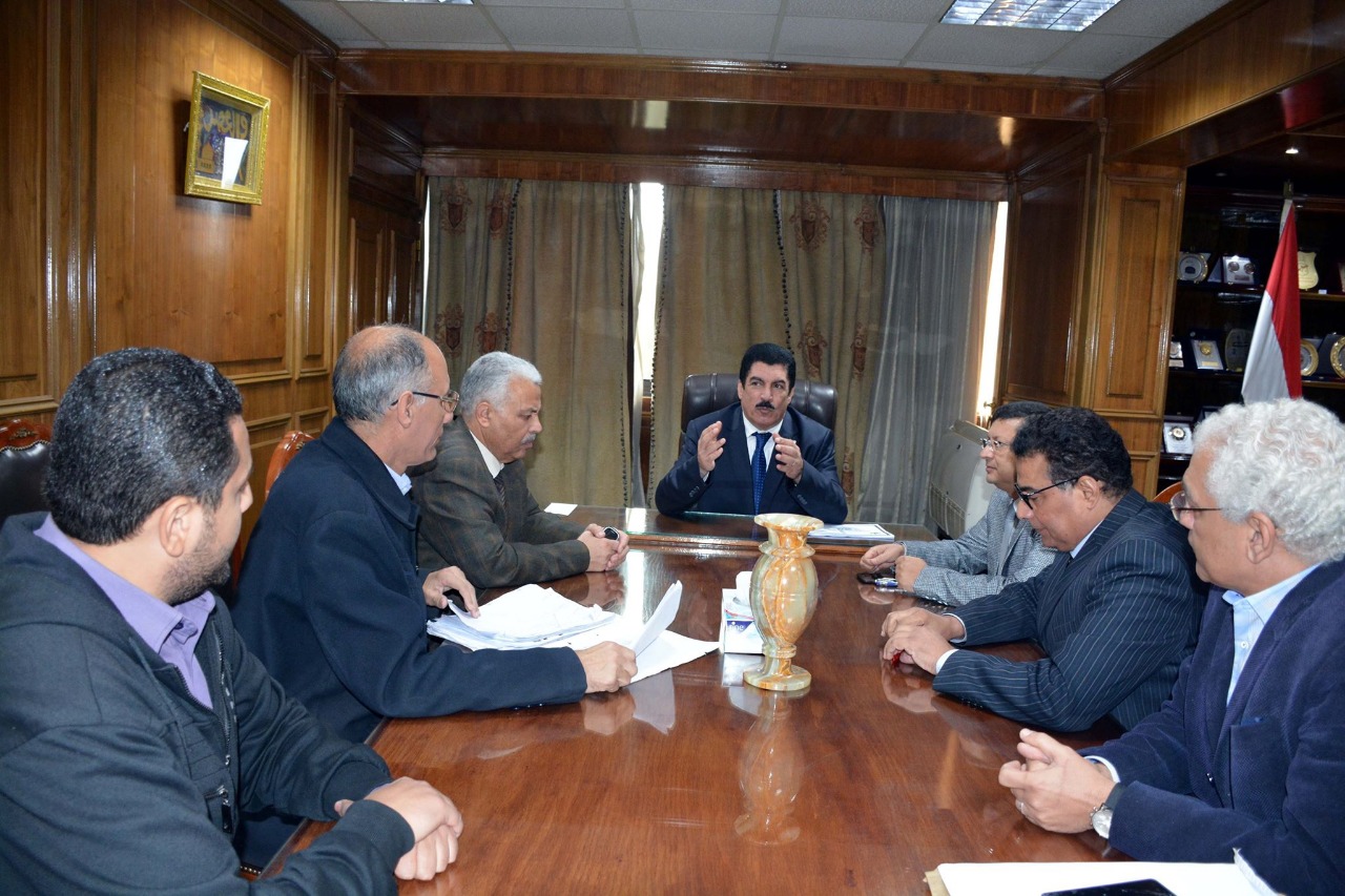 إجتماعًا لمتابعة أخر مستجدات تقنين أوضاع أراضى أملاك الدولة