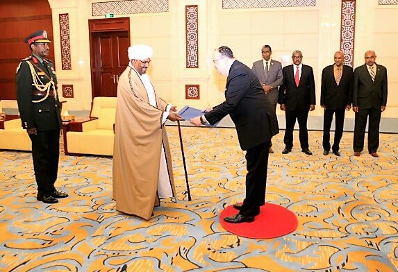 البشير وحسام عيسي