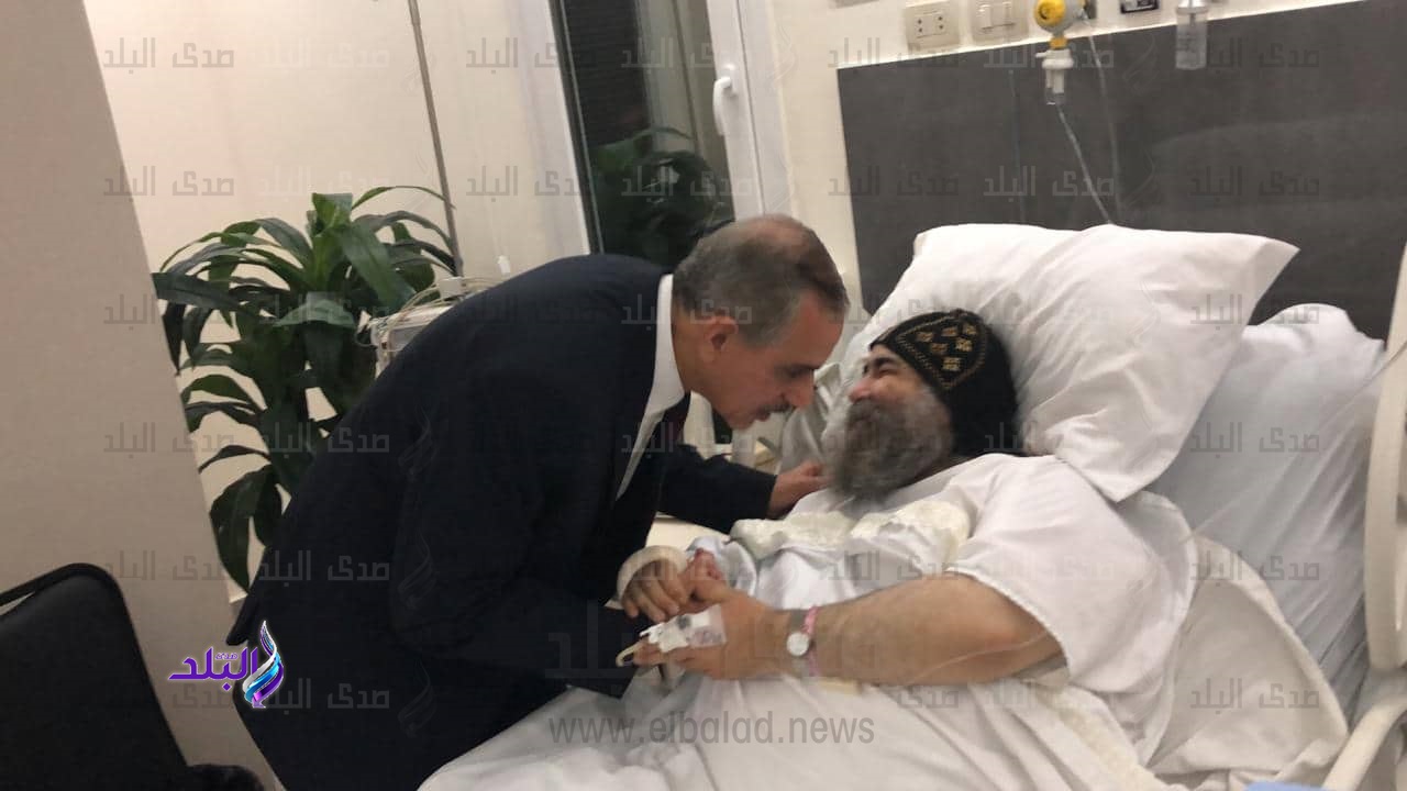 محافظ أسيوط يزور الانبا يؤانس