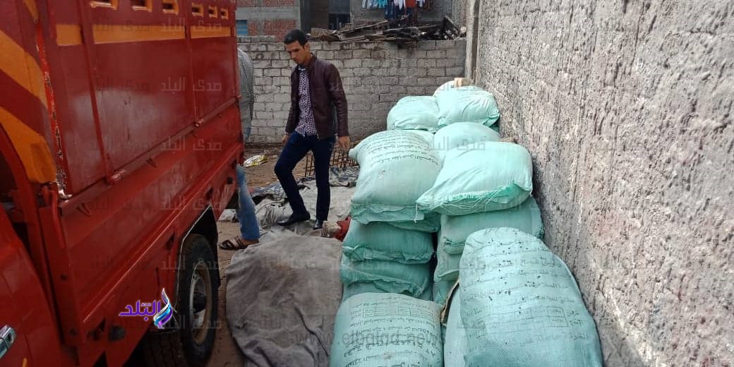 ضبط 2.5 طن دقيق مدعم في السوق السوداء