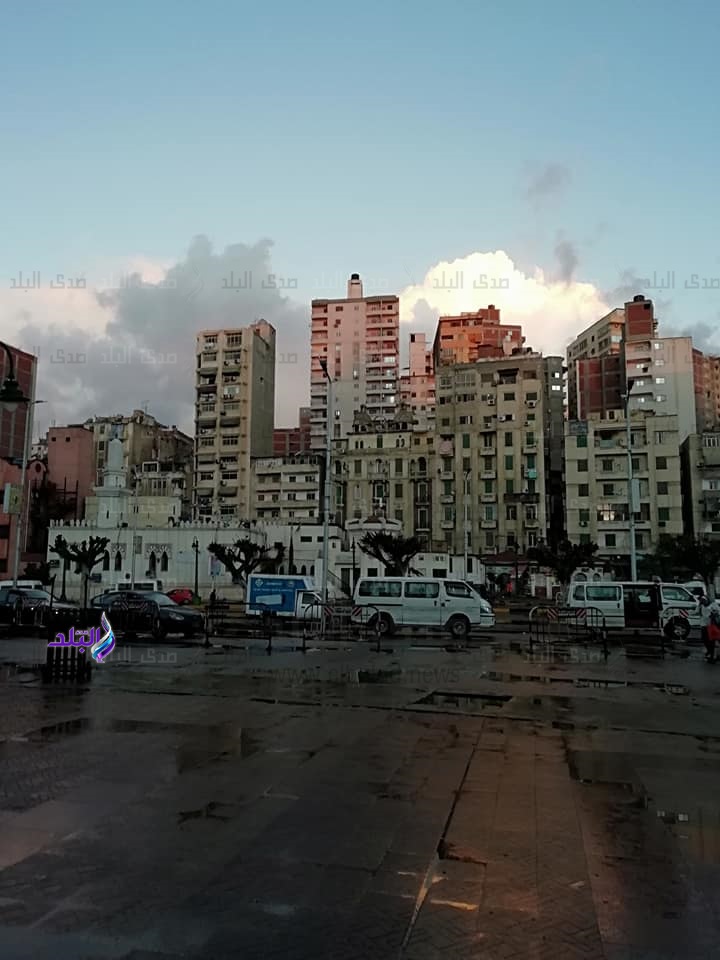 أمطار غزيرة تضرب الإسكندرية وانخفاض في درجات الحرارة