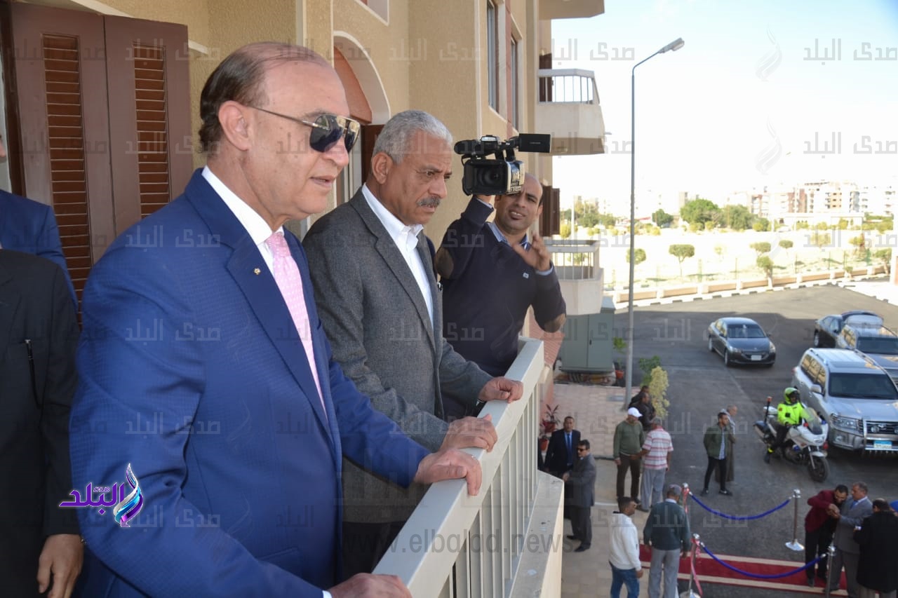 مميش يشهد التشغيل التجريبي لكوبري السويس العائم