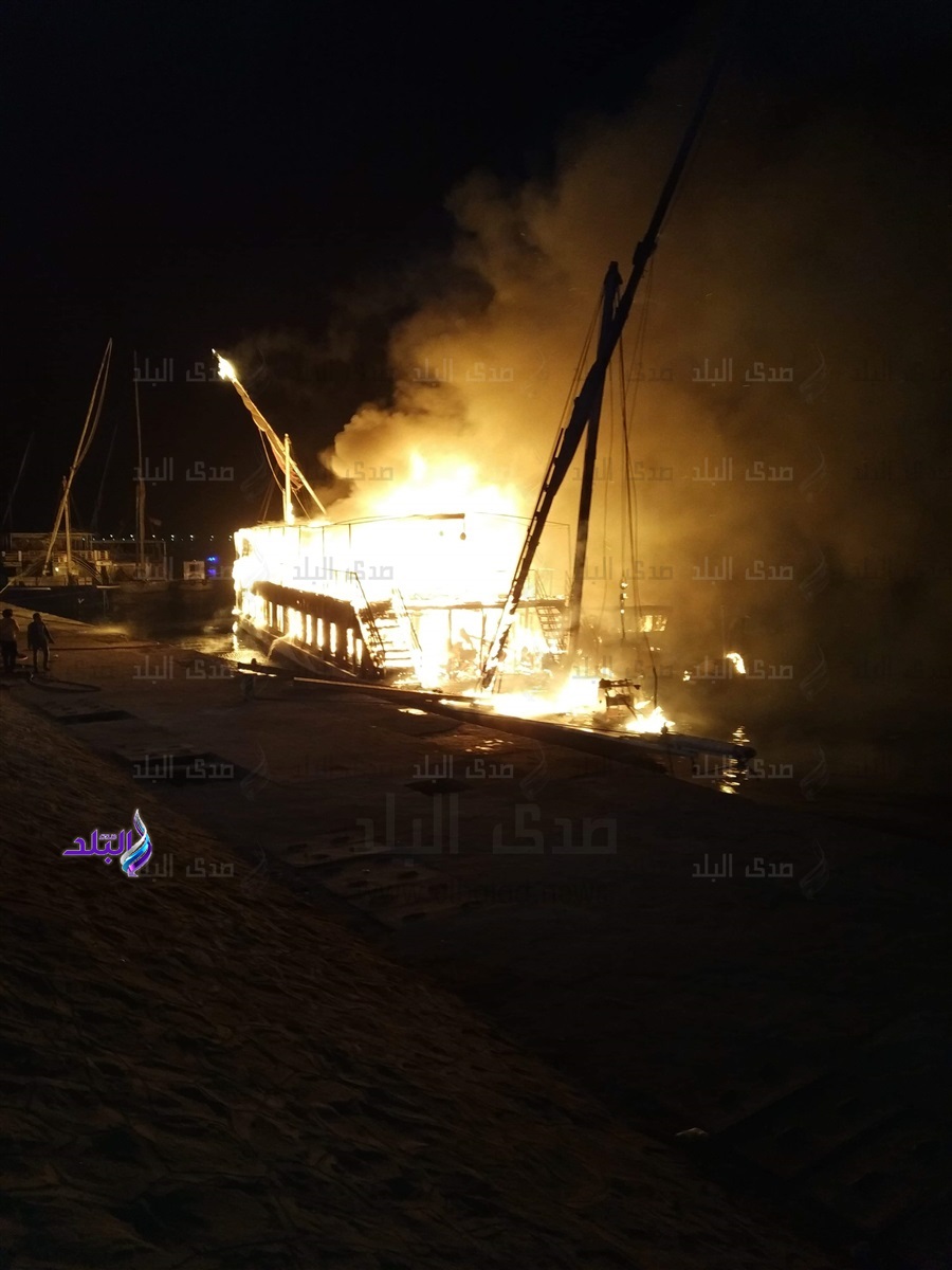 حريق هائل بمركب سياحى بجنوب الأقصر