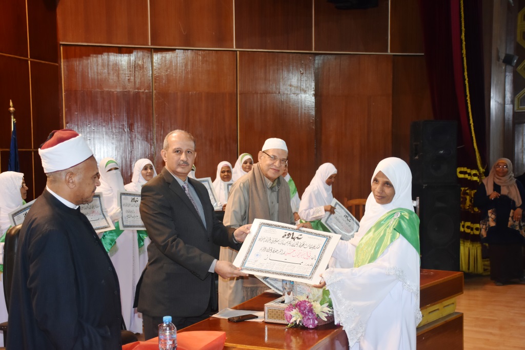  الحفل السنوى لتكريم خاتمات القرآن بأسوان