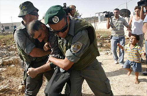  اعتقال عشرة فلسطينيين في الضفة الغربية