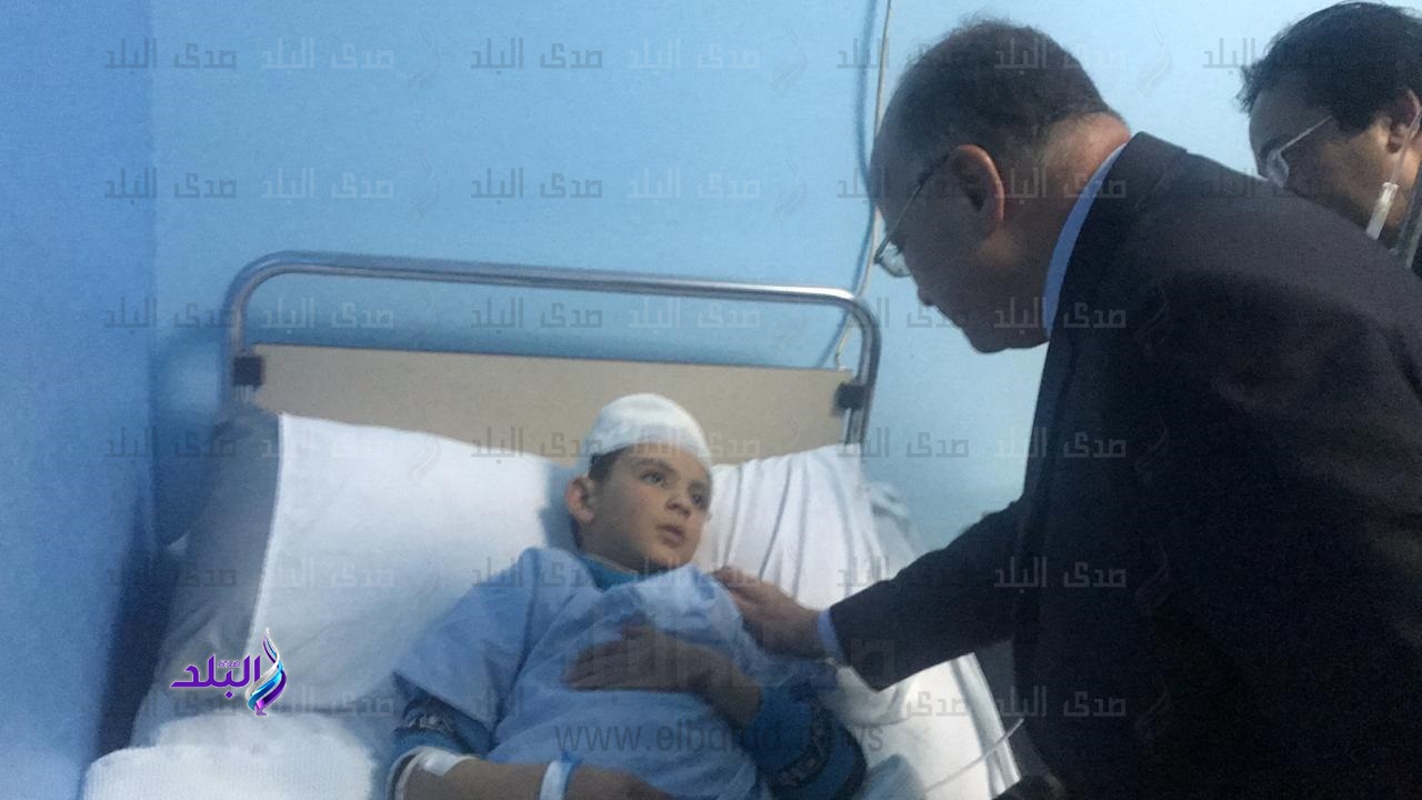محافظ القاهرة يزور ضحايا سور مدرسة المرج