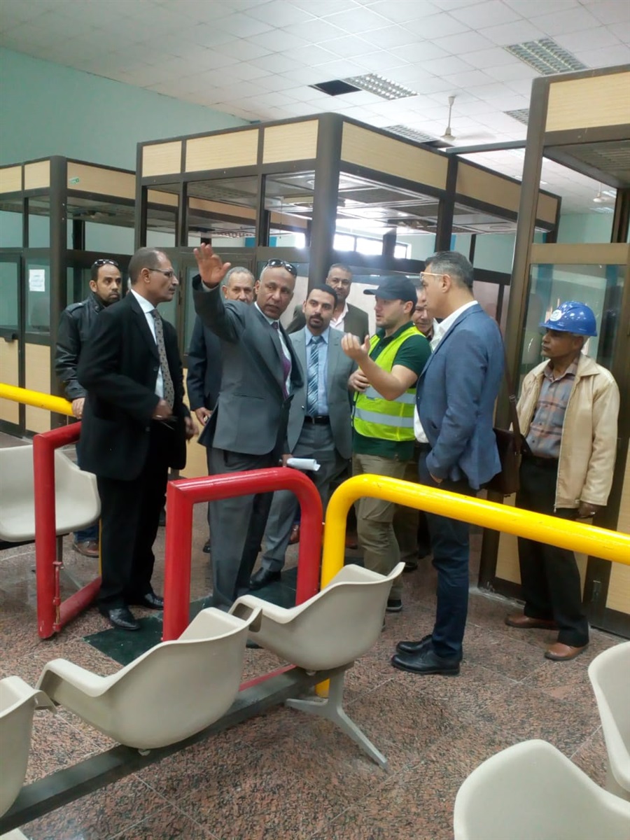 محافظ السويس يستقبل رئيس الشركة القابضة لمياه الشرب والصرف ا