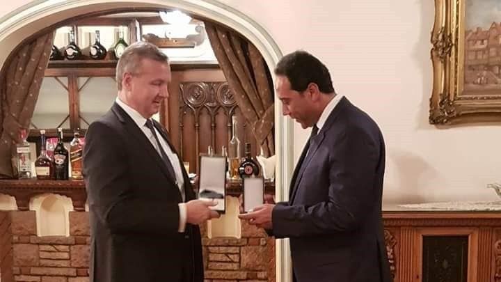 سفيرنا خلال تسلمه وسام الاستحقاق سفيرنا خلال تسلمه وسام الاستحقاق