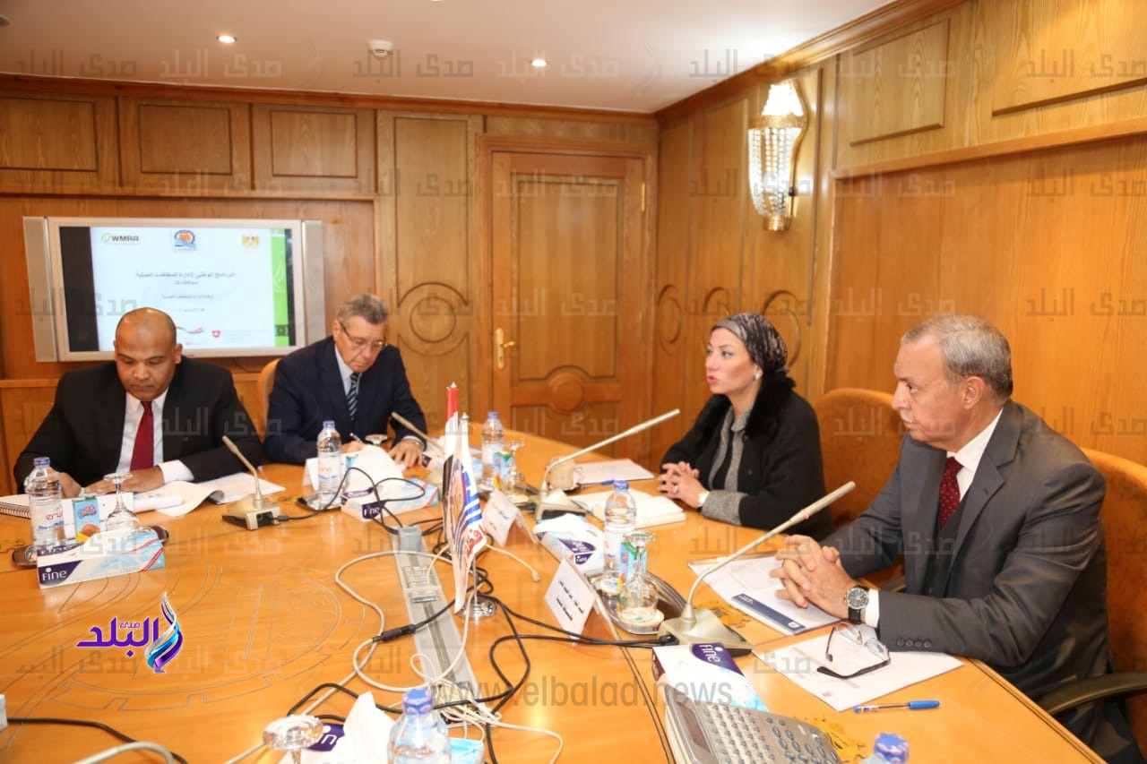 وزيرة البيئة تبدأ حوار مجتمعى مع الشباب والجمعيات