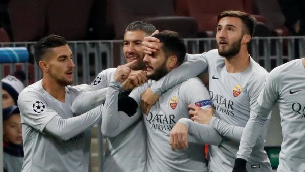 مانولاس مع لاعبي روما مانولاس مع لاعبي روما