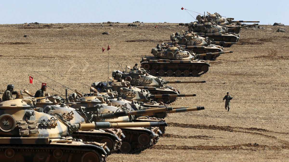 تركيا تعزز وجودها العسكري على جانبي الحدود مع سوريا