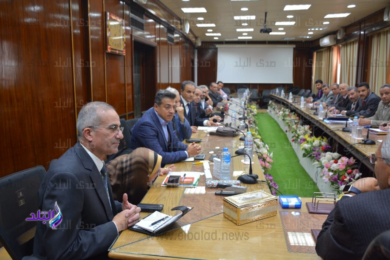 اجتماعه مع خبراء الهيئة العربية للتصنيع اجتماعه مع خبراء الهيئة العربية للتصنيع