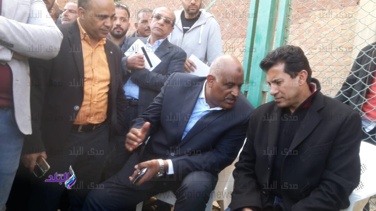 وزير الشباب و الرياضه يشهد مباراة بملعب الشهيد حسن عبد المنع