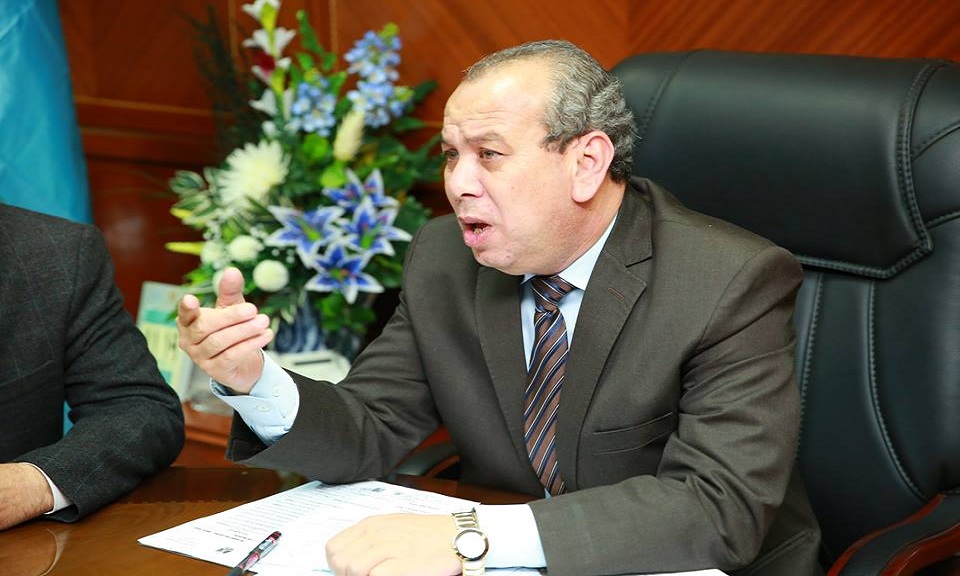 محافظ كفرالشيخ يقبل تبرع مواطن بقطعة أرض لإقامة مكتب بريد محافظ كفرالشيخ يقبل تبرع مواطن بقطعة أرض لإقامة مكتب بريد