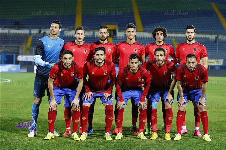  الفريق الأول لكرة القدم بالنادي الأهل