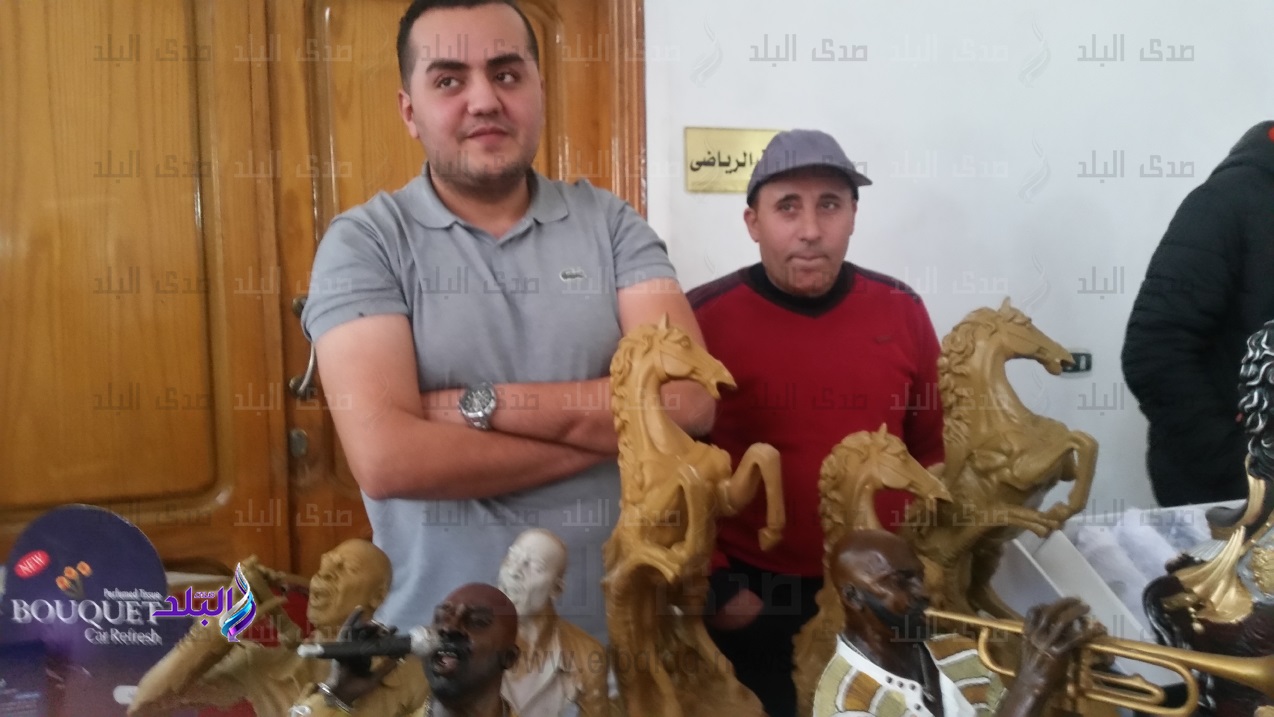 فنان الانتيكات.. حكاية موهوب مصري يحلم بالعالمية