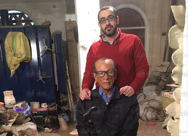 النحات أحمد عبدالفتاح وتمثال نجيب محفوظ