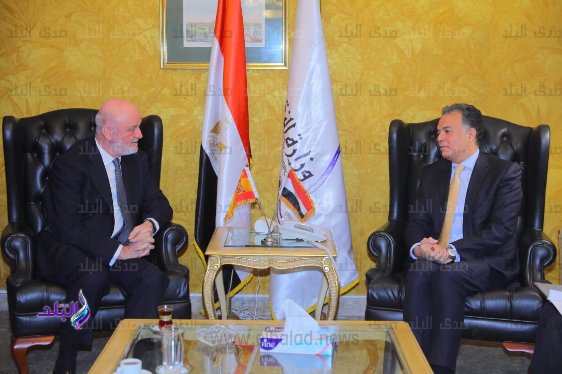 وزير النقل يلتقي سفير اسبانيا بالقاهرة